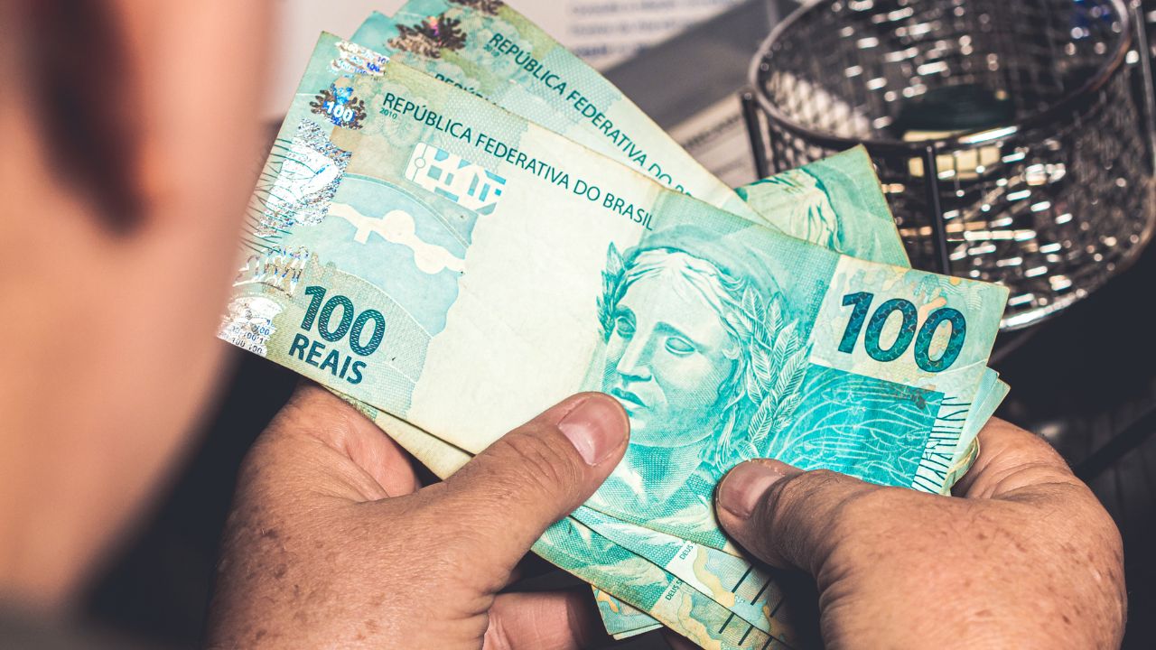 Auxílio Brasil será pago em setembro Auxílio Brasil será pago em setembro