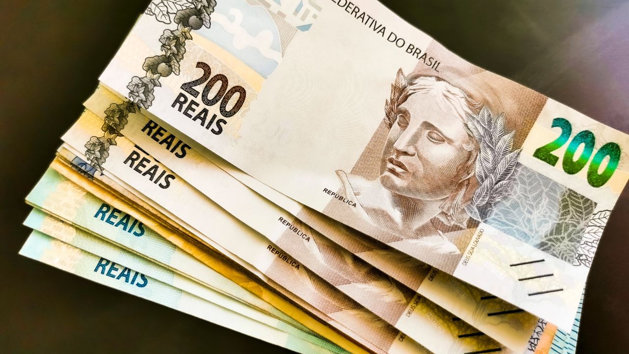 Receber o Auxílio Brasil com carteira assinada Receber o Auxílio Brasil com carteira assinada