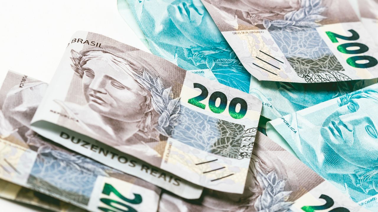 Auxílio Brasil paga até R$710 em outubro Auxílio Brasil paga até R$710 em outubro