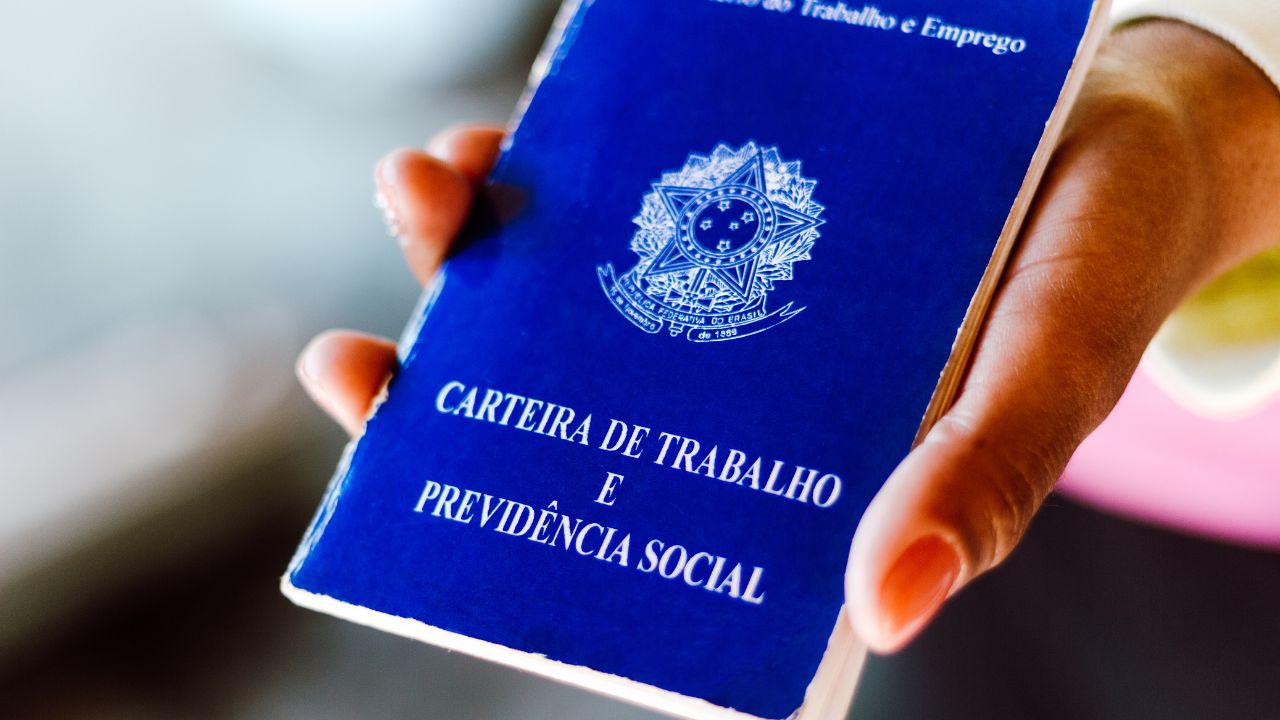 O recolhimento do INSS deve ser feito a cada mês O recolhimento do INSS deve ser feito a cada mês