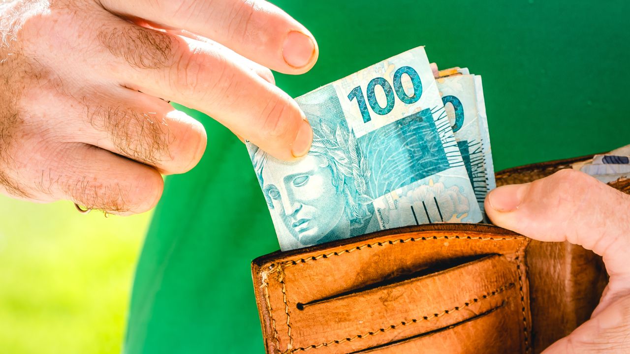 Auxílio Brasil pode pagar até R$800 Auxílio Brasil pode pagar até R$800