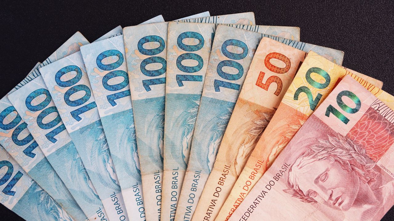 Bolsa Mérito Estudantil paga aos seus beneficiários R$2.200 Bolsa Mérito Estudantil paga aos seus beneficiários R$2.200