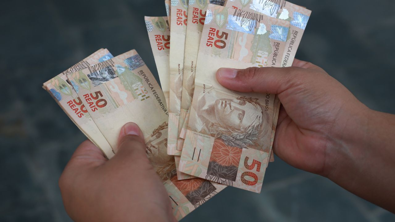 INSS paga benefício de até R$1.212 para crianças e adolescentes INSS paga benefício de até R$1.212 para crianças e adolescentes